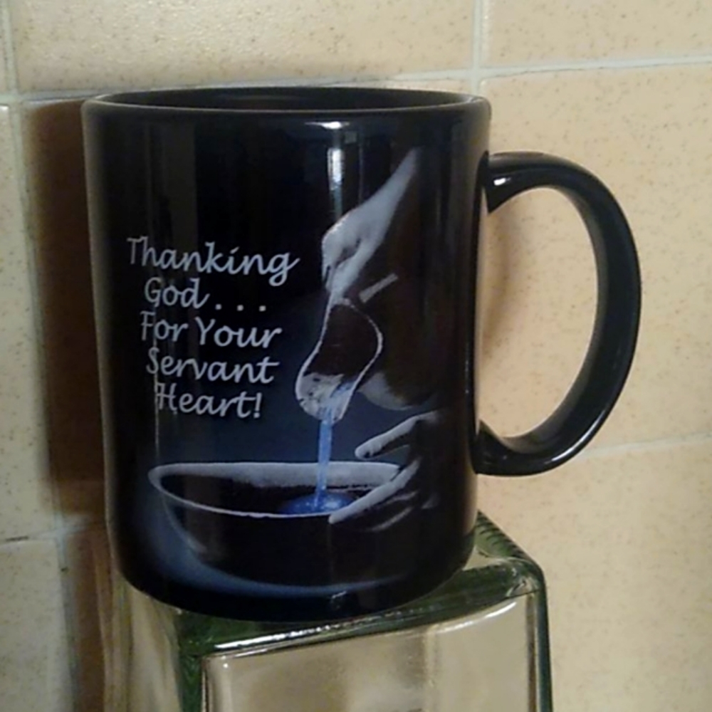 Matthew 20:28 Thanking God For Your Servant Heart cup mug